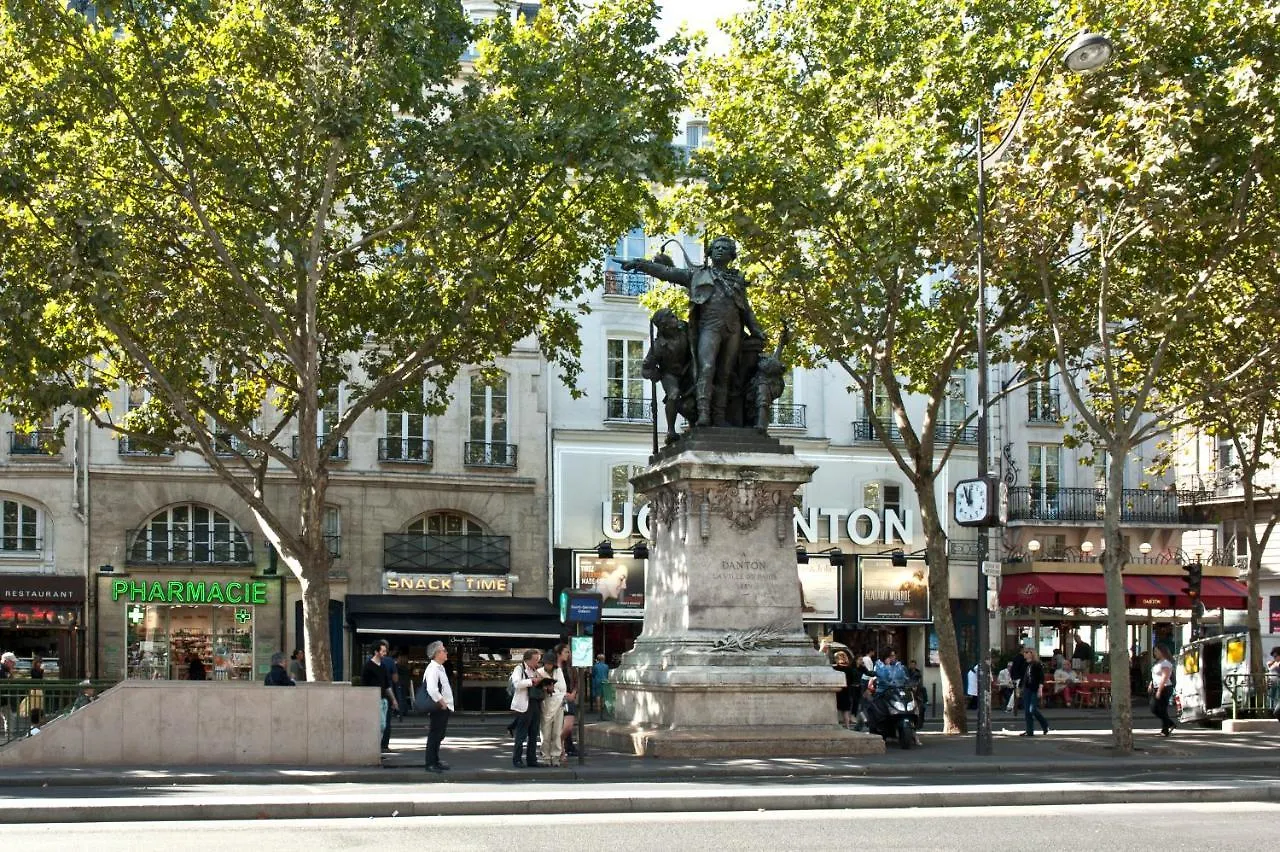 Apartment Paris Place Pantheon France