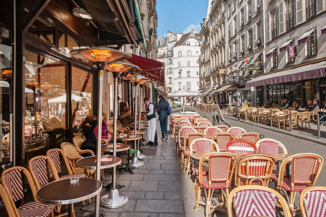 Paris Place Pantheon Apartment
