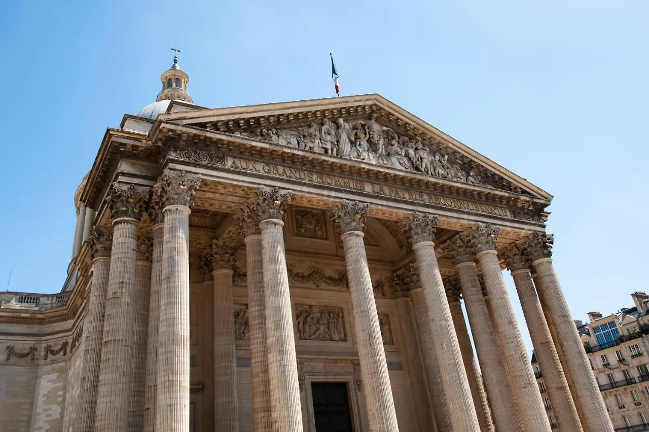 Paris Place Pantheon 0*,