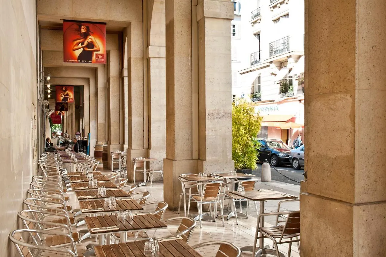Paris Place Pantheon Apartment