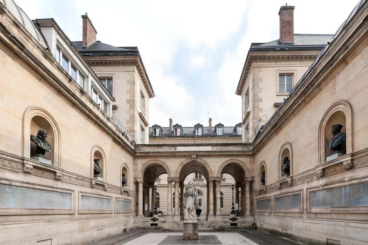 Paris Place Pantheon Apartment