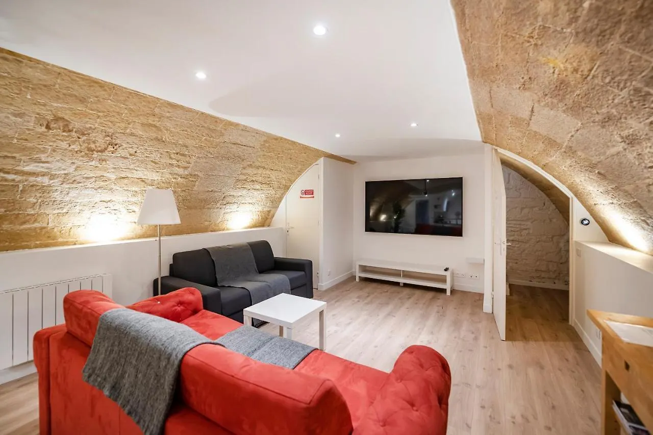 Paris Place Pantheon Apartment