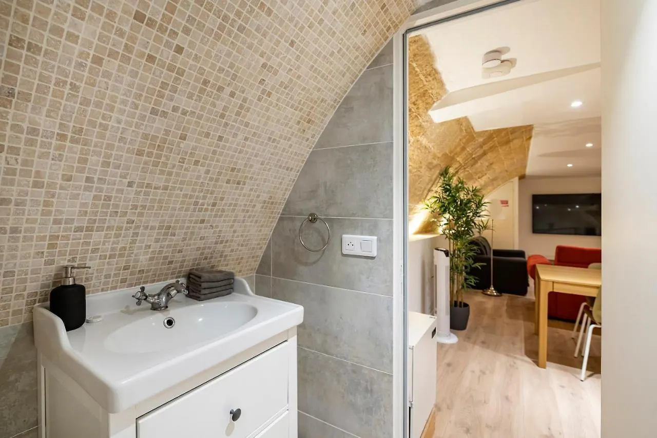 Paris Place Pantheon Apartment